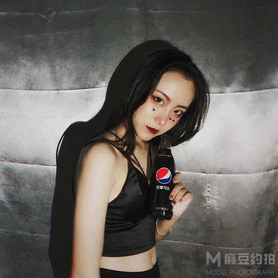 情绪模特