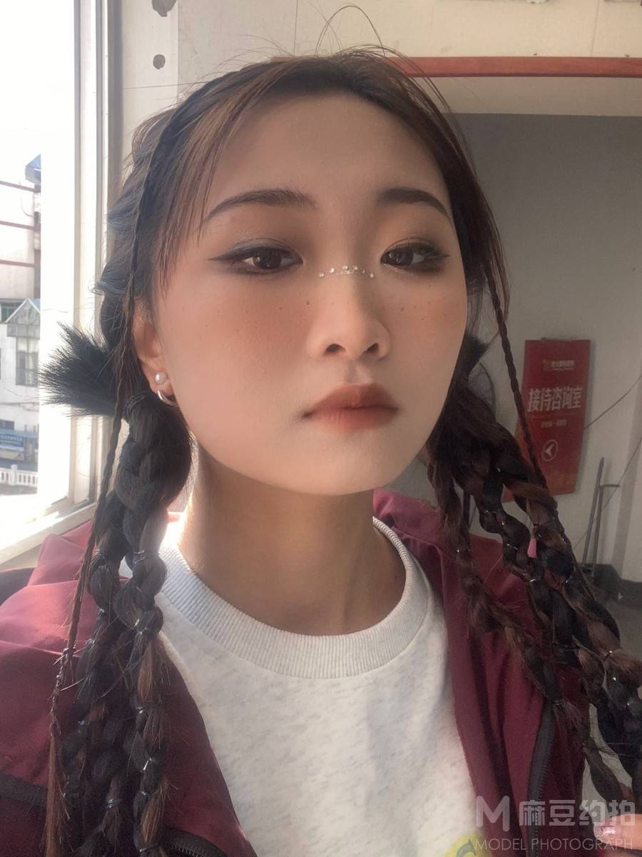 妆容模特