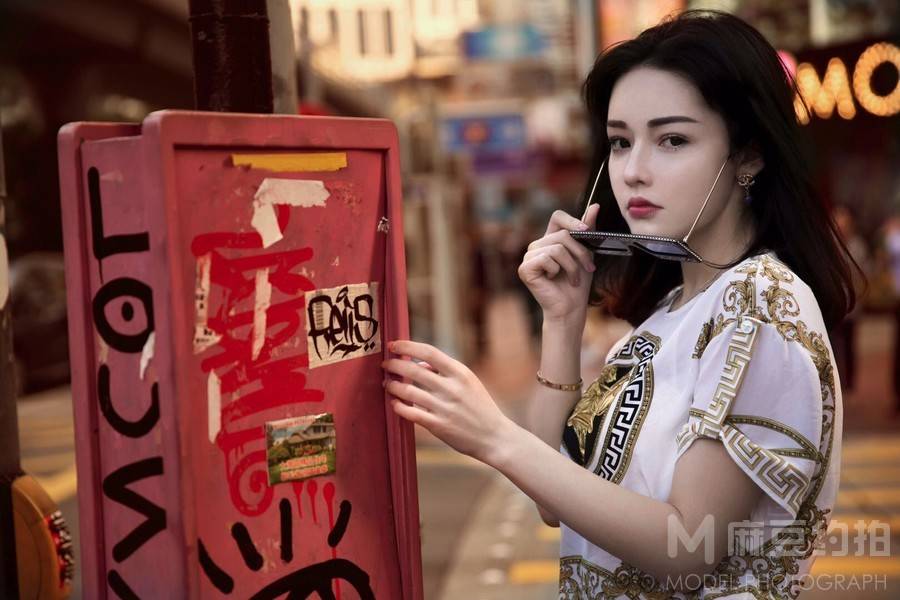 情绪模特