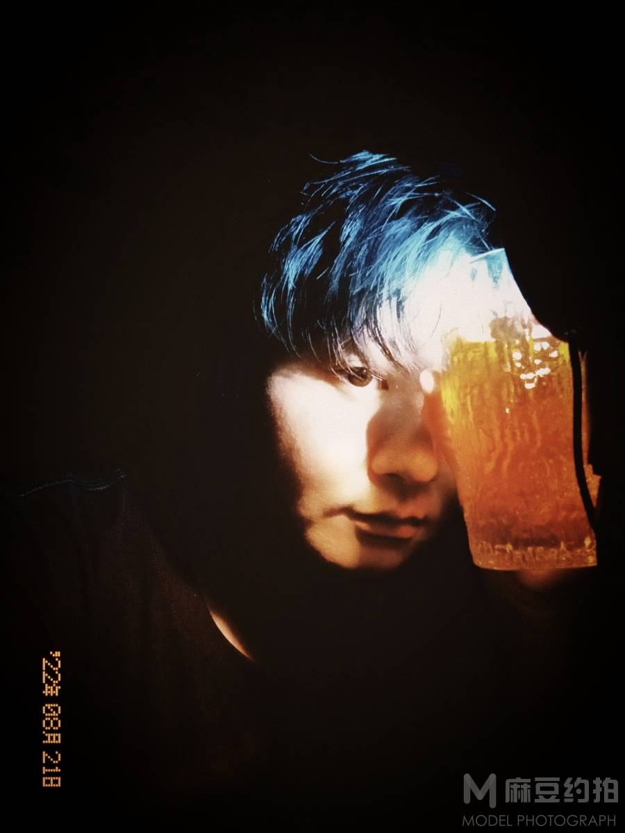 情绪模特