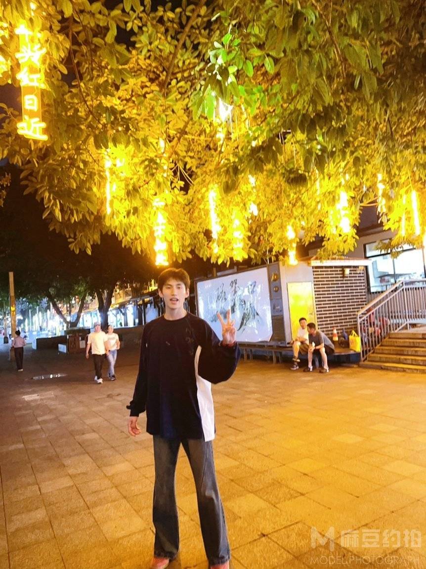校园模特
