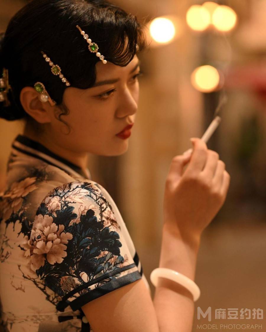 情绪模特