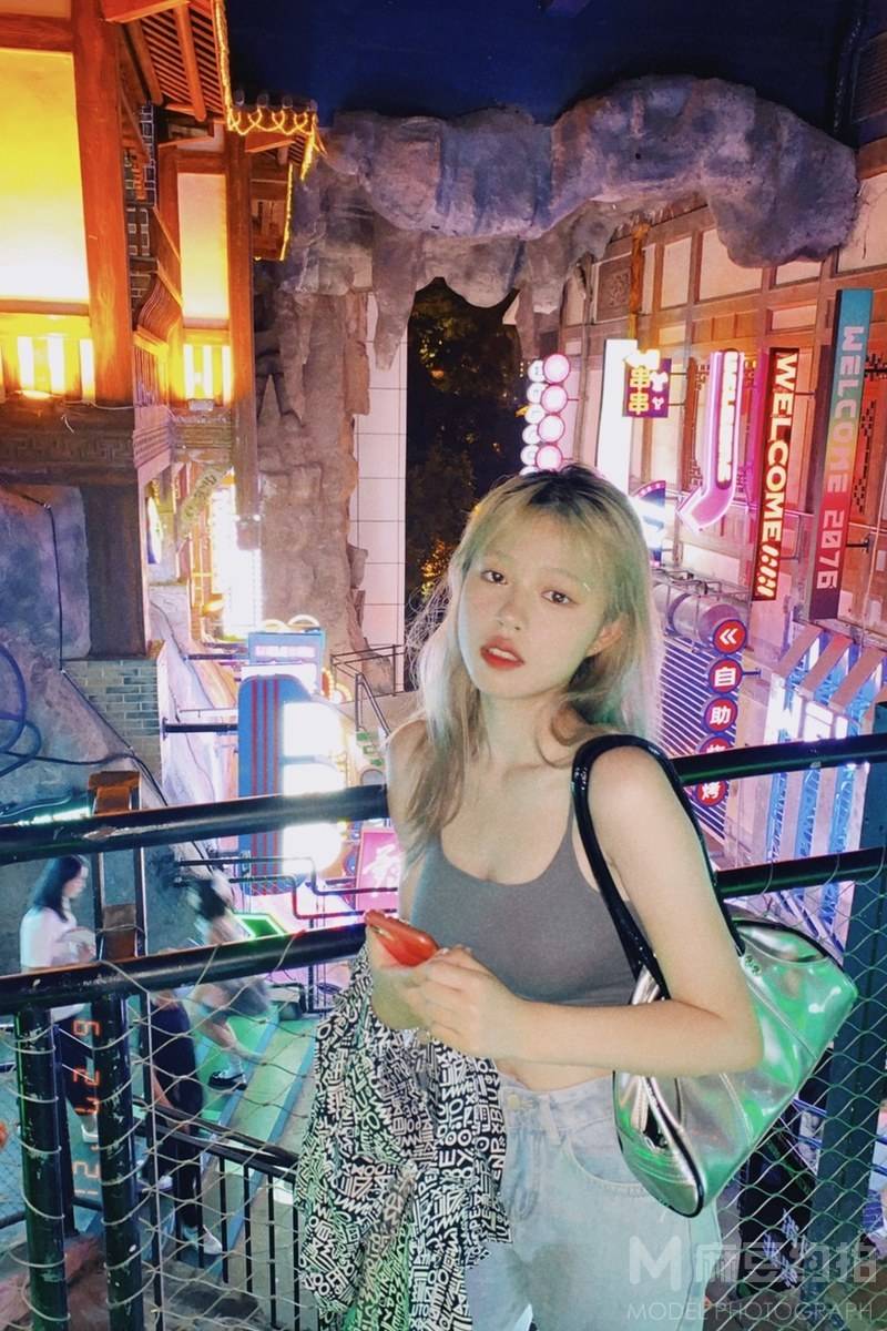 情绪模特