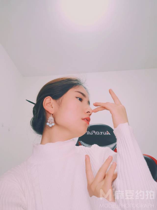 情绪模特