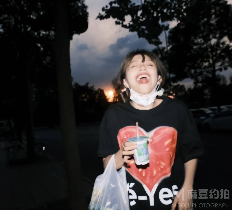情绪模特