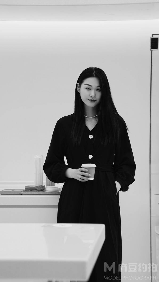 黑白模特