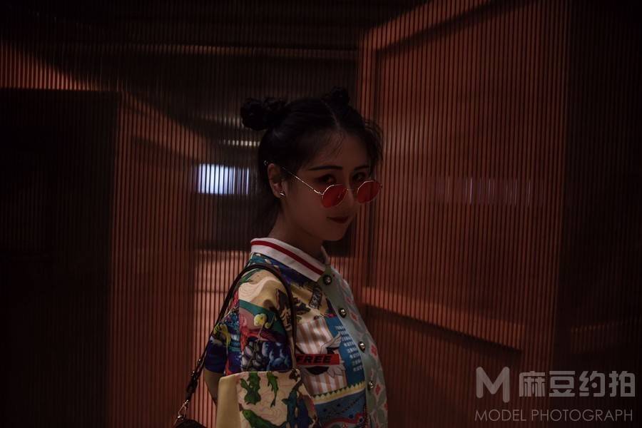 情绪模特