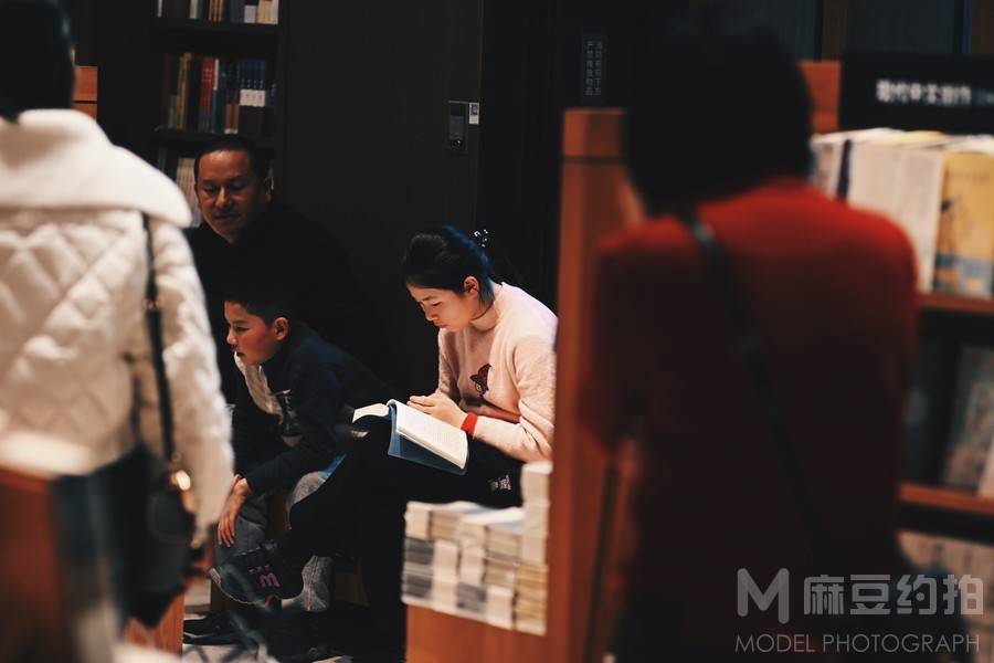 黑白模特