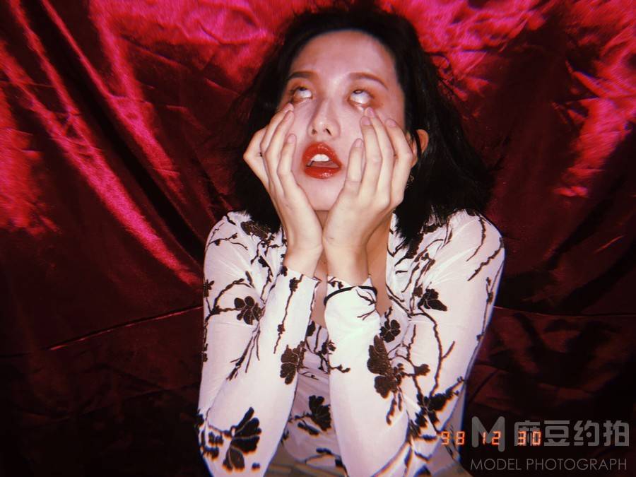 情绪模特