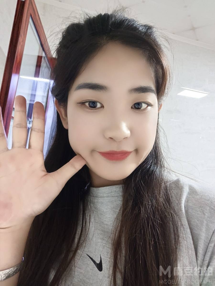 妆容模特