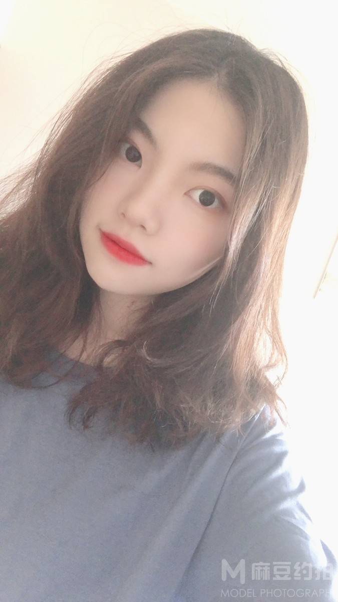 黑白模特