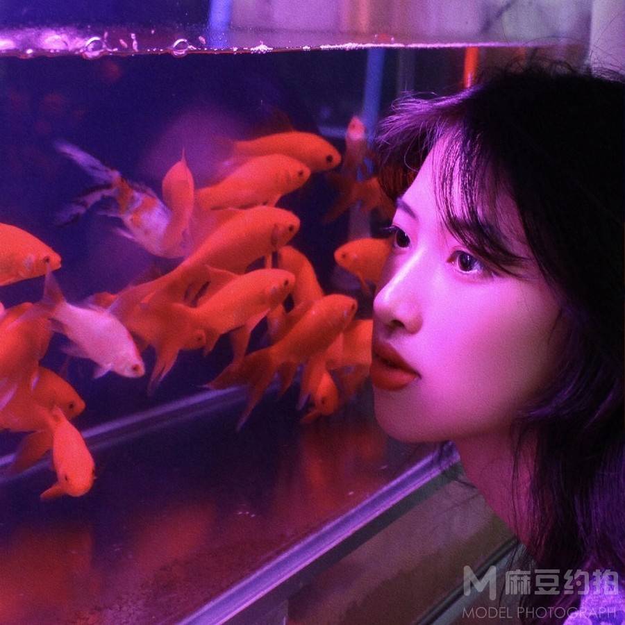 情绪模特
