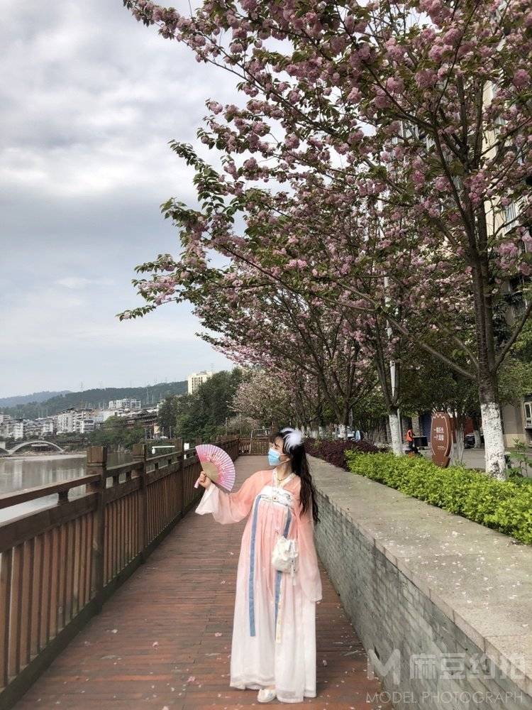 汉服模特