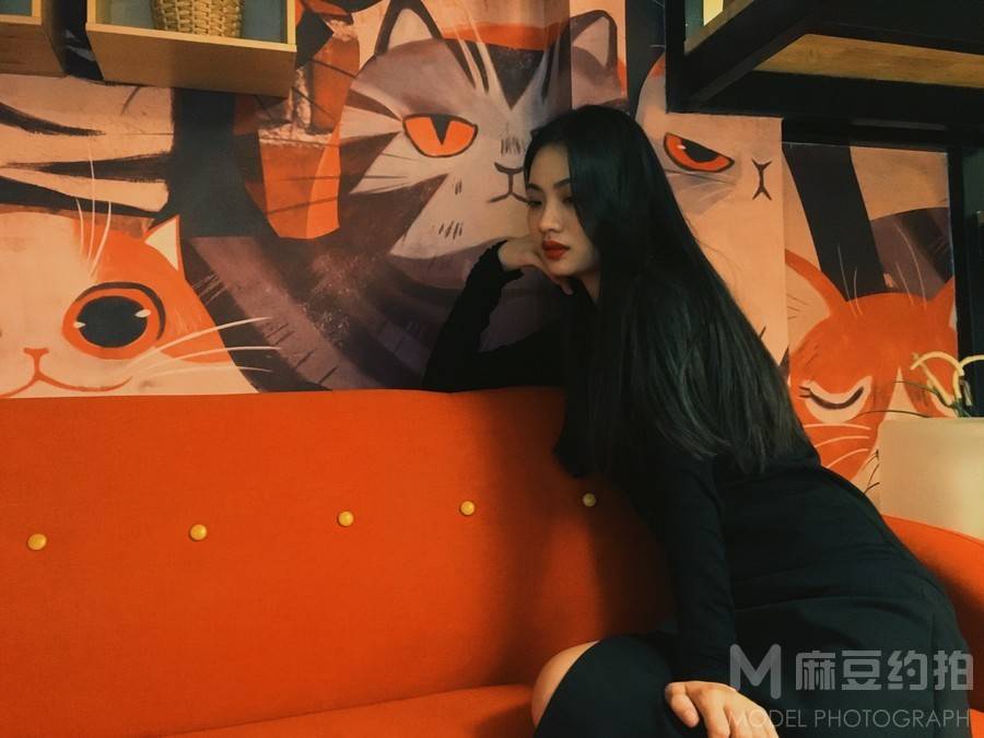 情绪模特