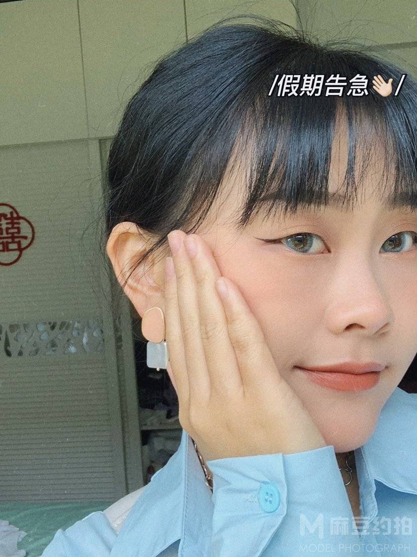 情绪模特