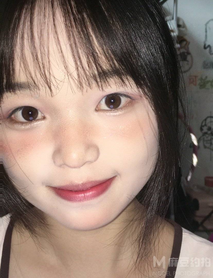 妆容模特