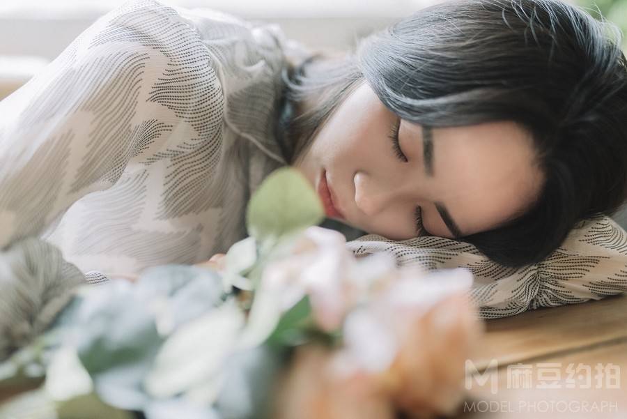 情绪模特