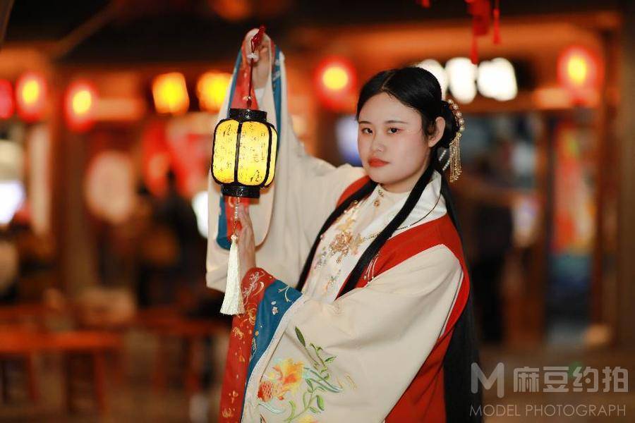 汉服模特