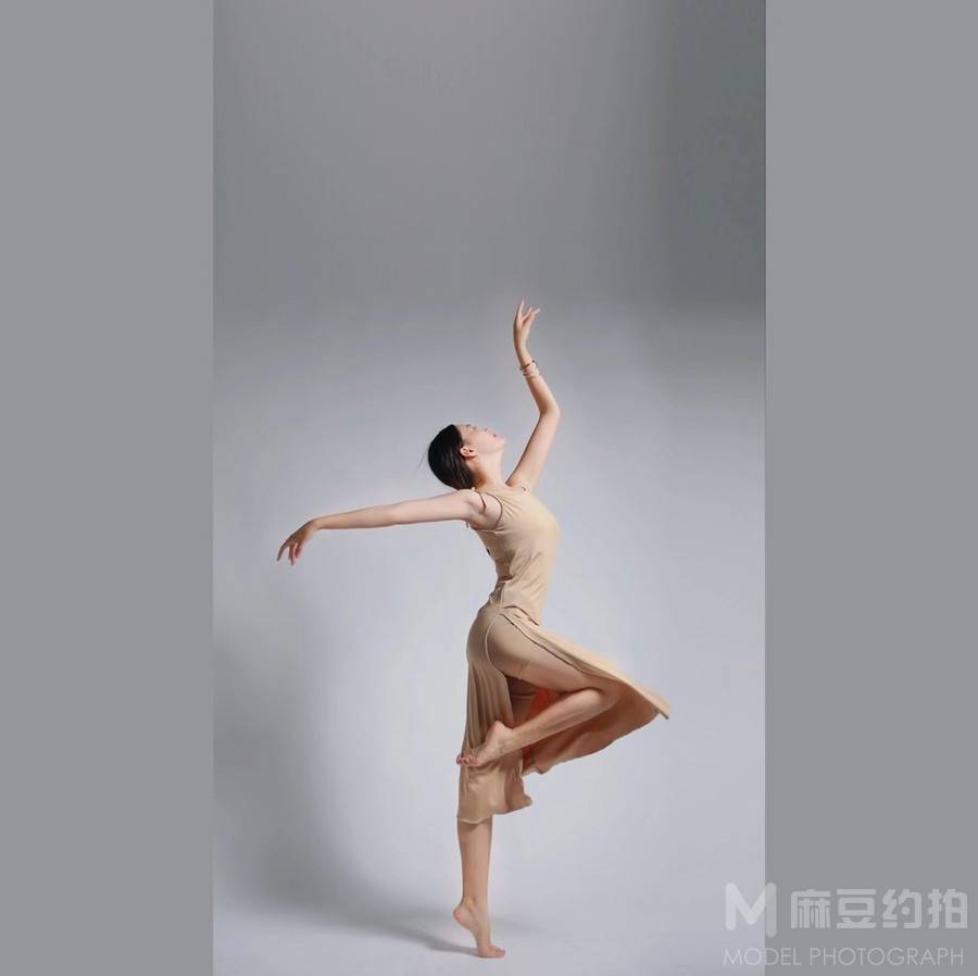 黑白模特