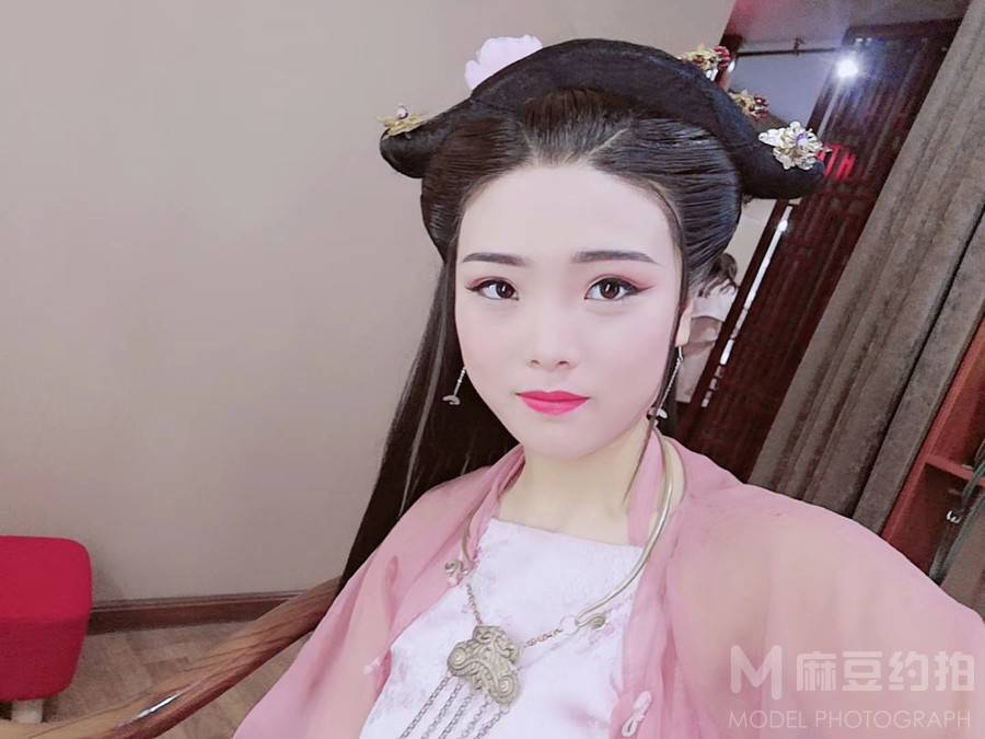 妆容模特