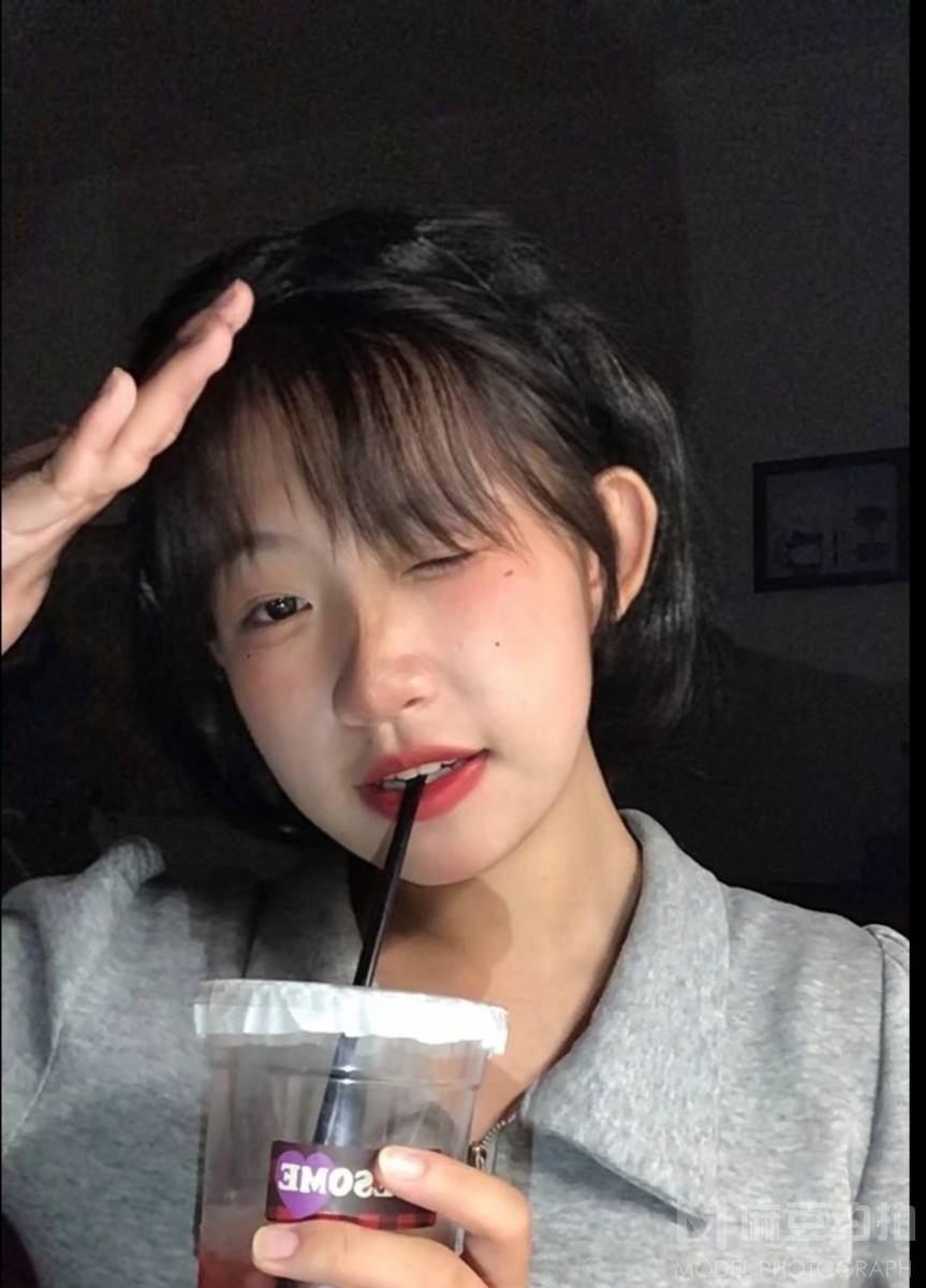 情绪模特