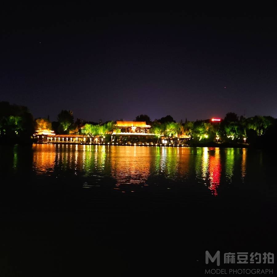 夜景模特