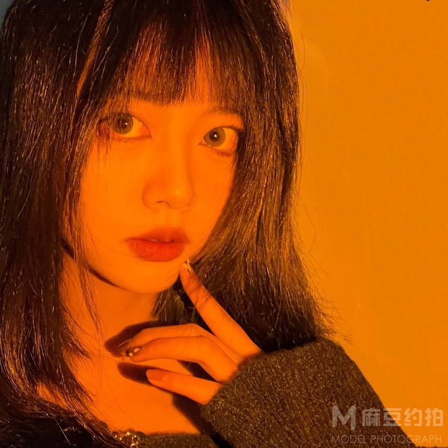情绪模特