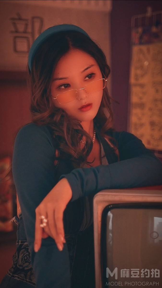 情绪模特