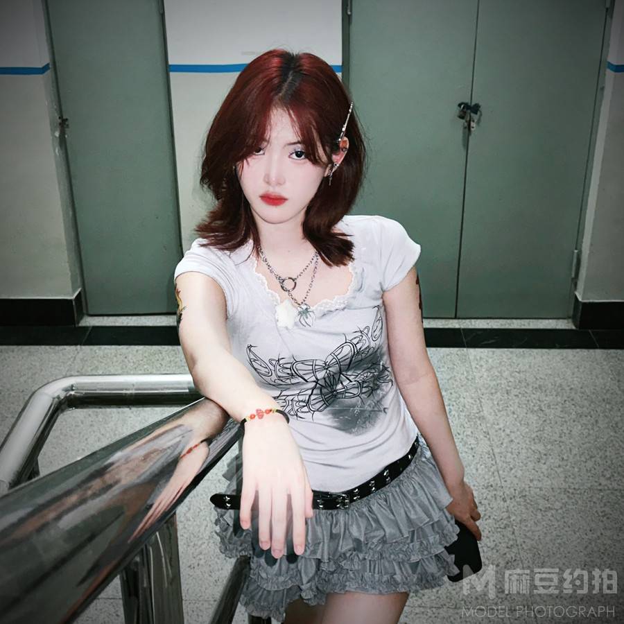 情绪模特