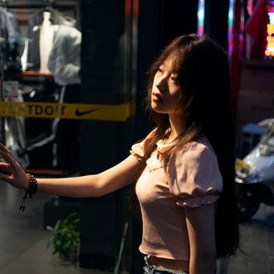 情绪模特