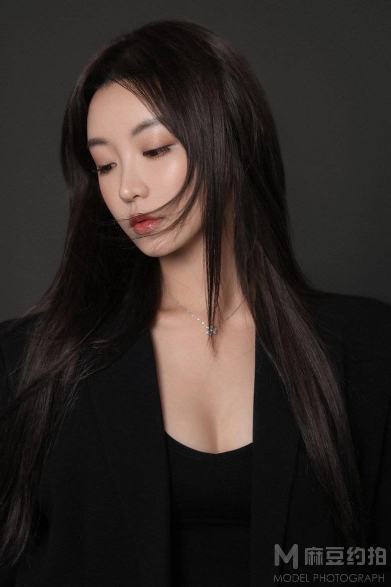 黑白模特