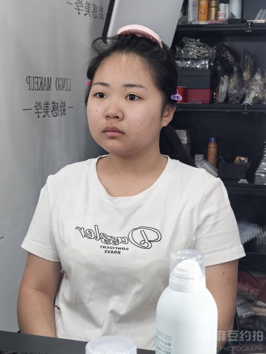 妆容模特