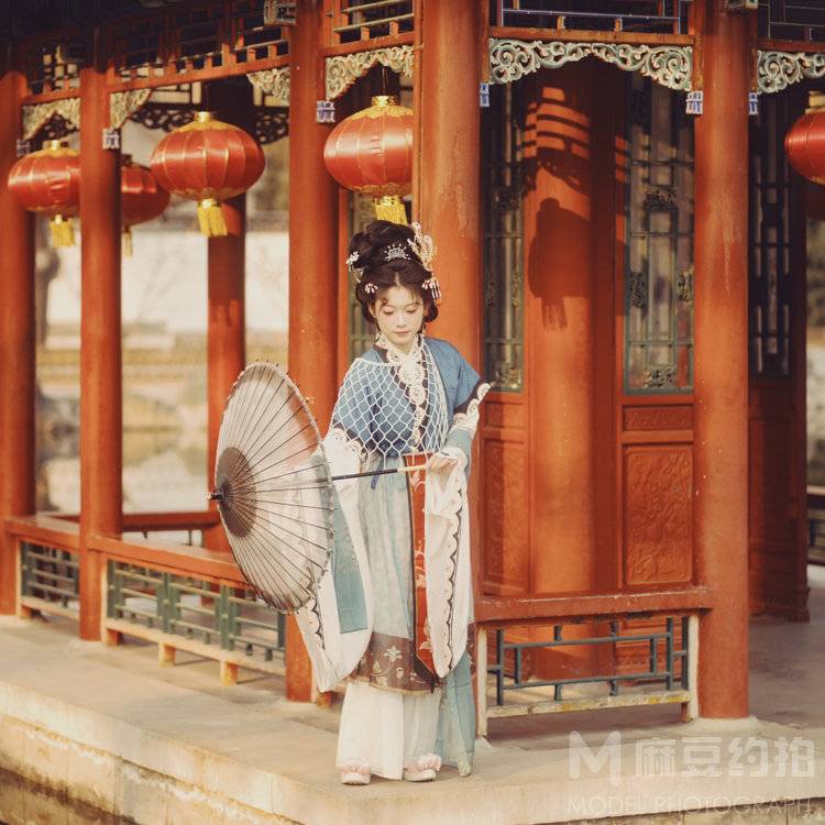 汉服模特