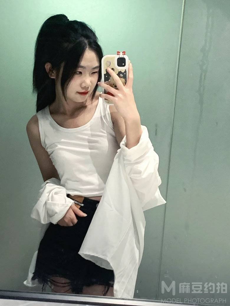 黑白模特