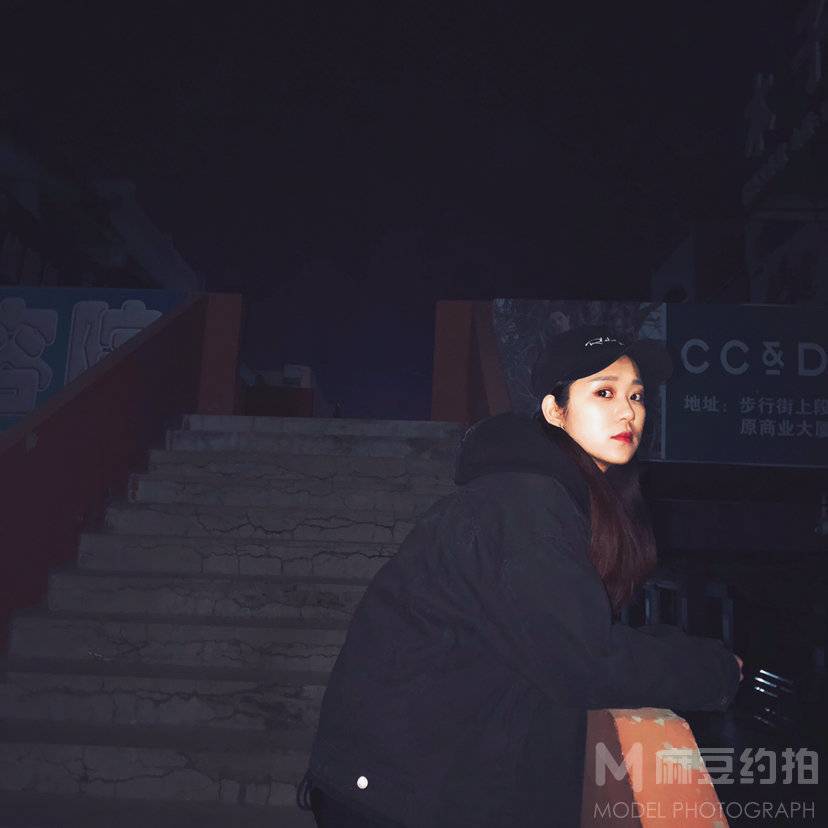 情绪模特