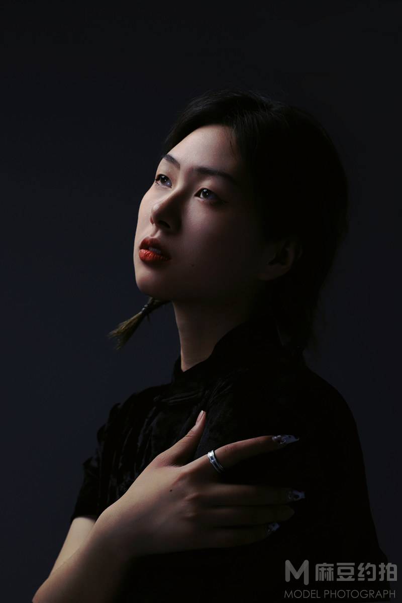 情绪模特
