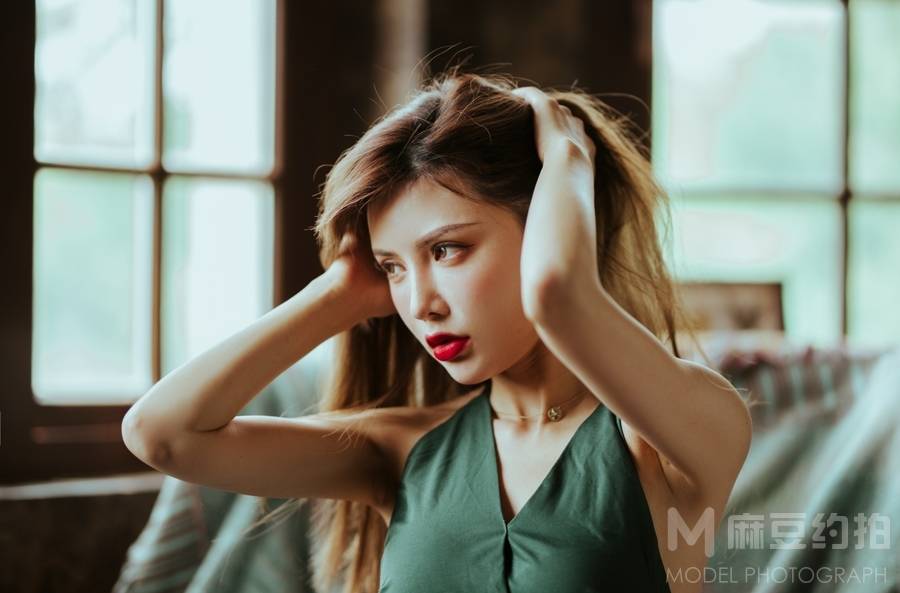 情绪模特