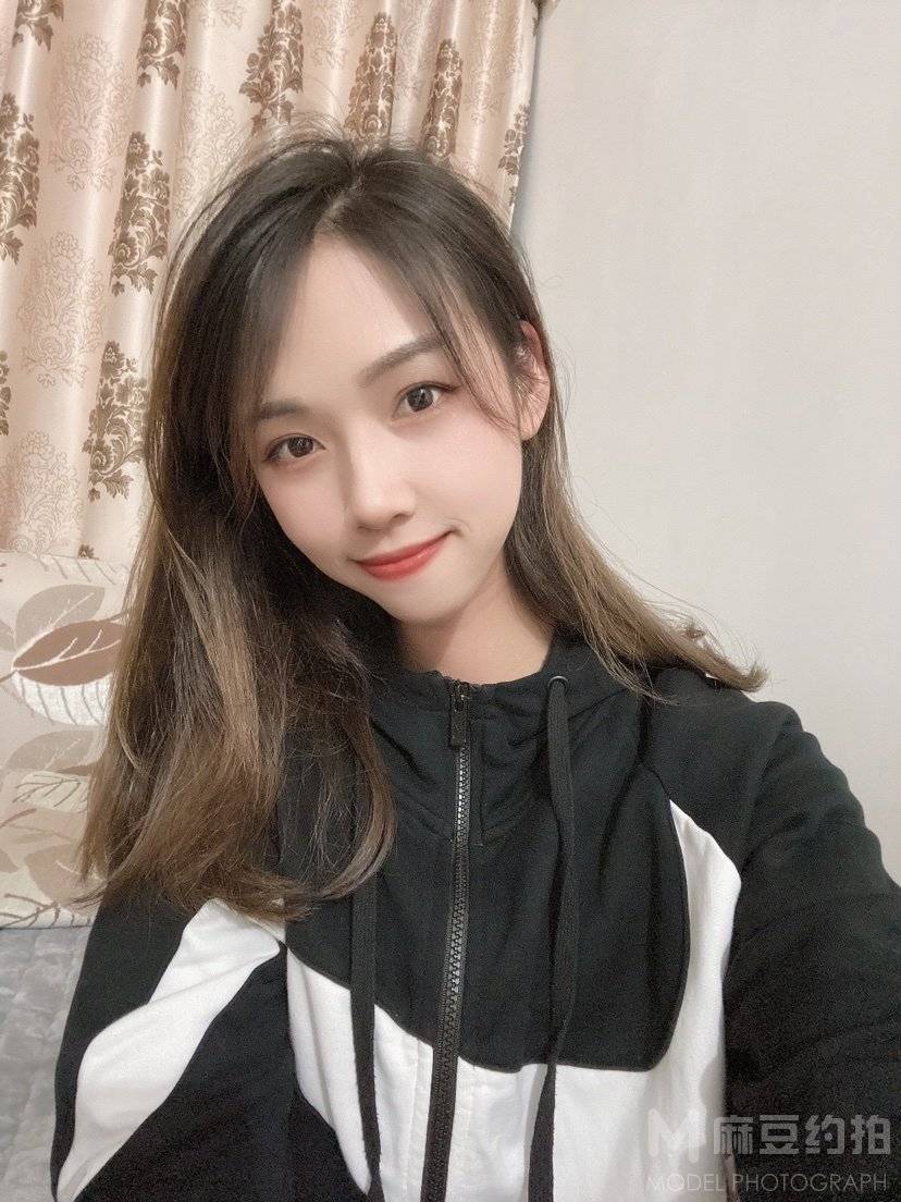 黑白模特
