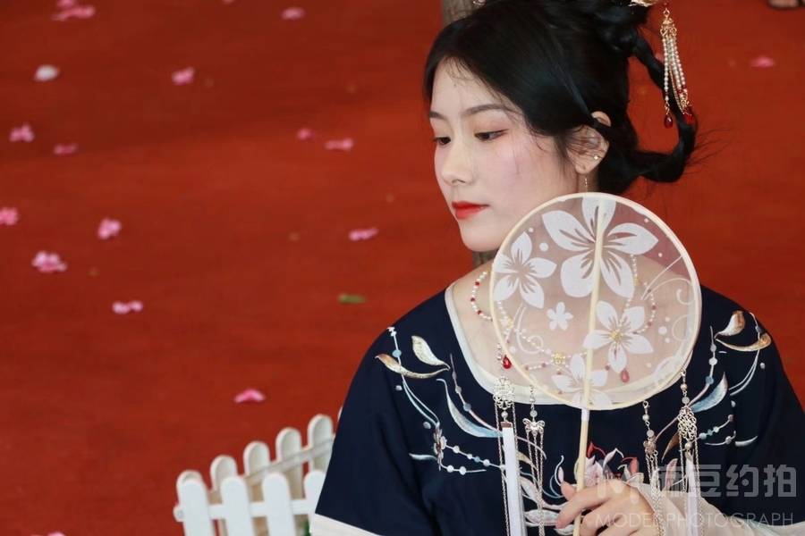 汉服模特