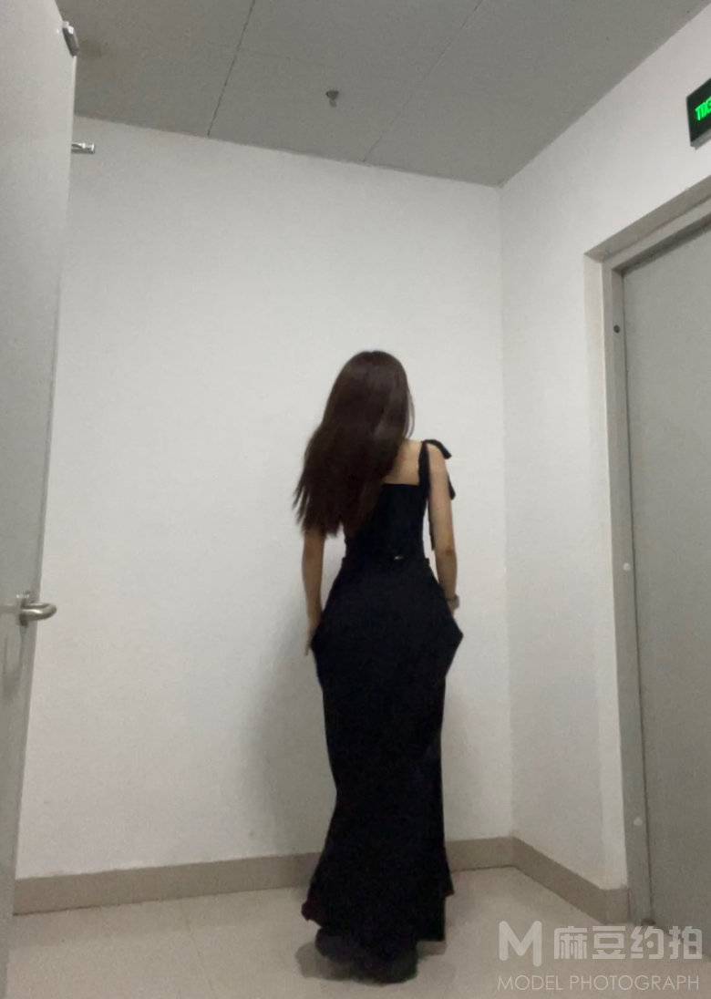 黑白模特