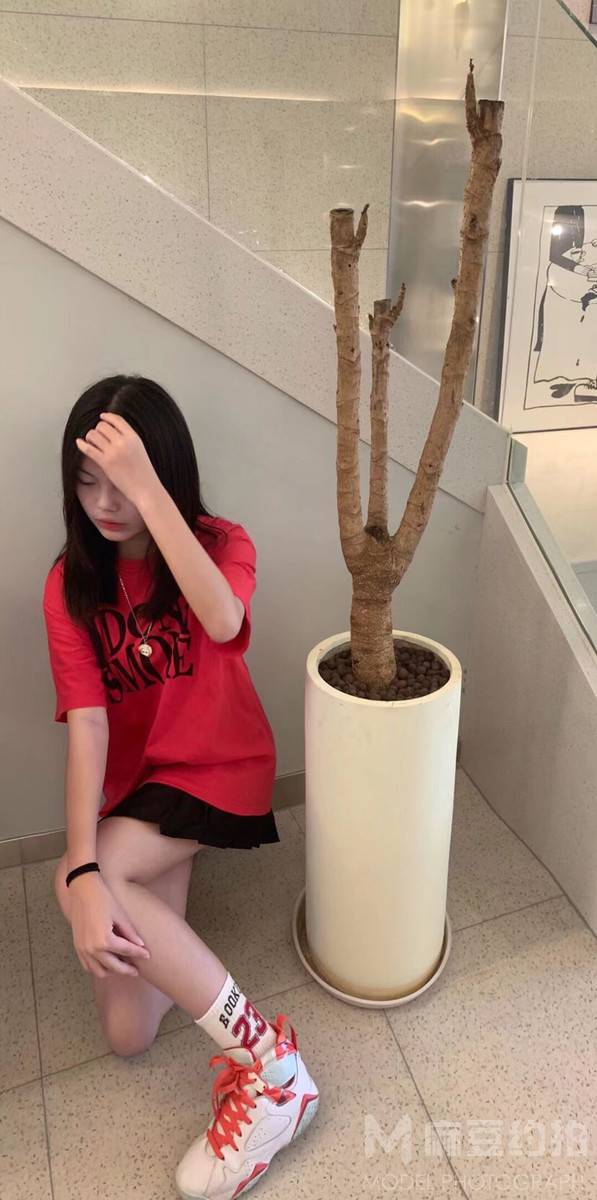 情绪模特