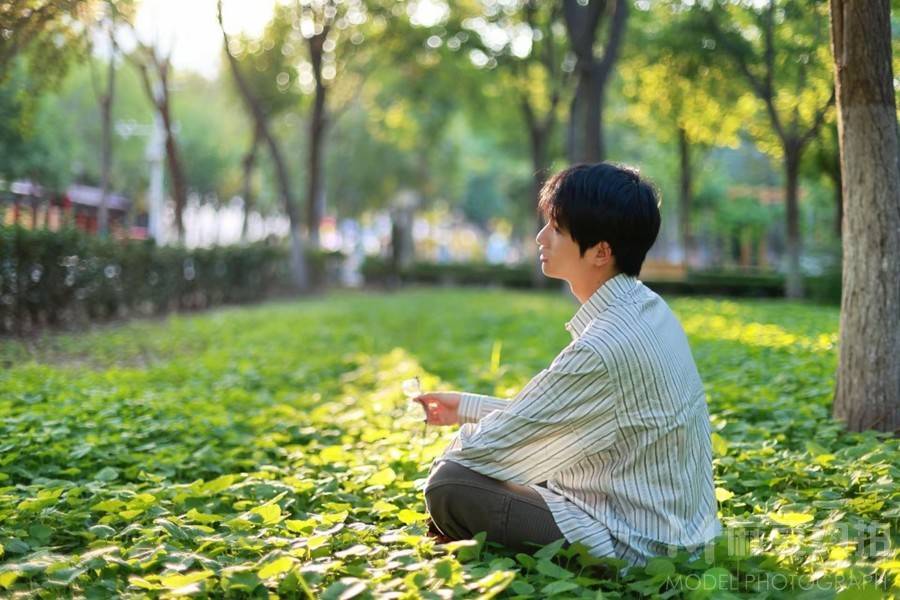 情绪模特
