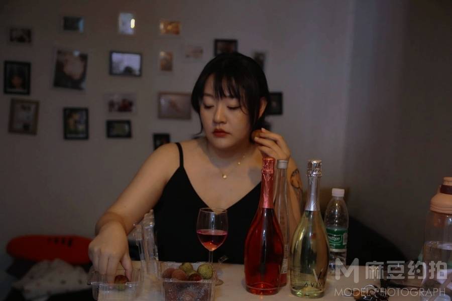 情绪模特