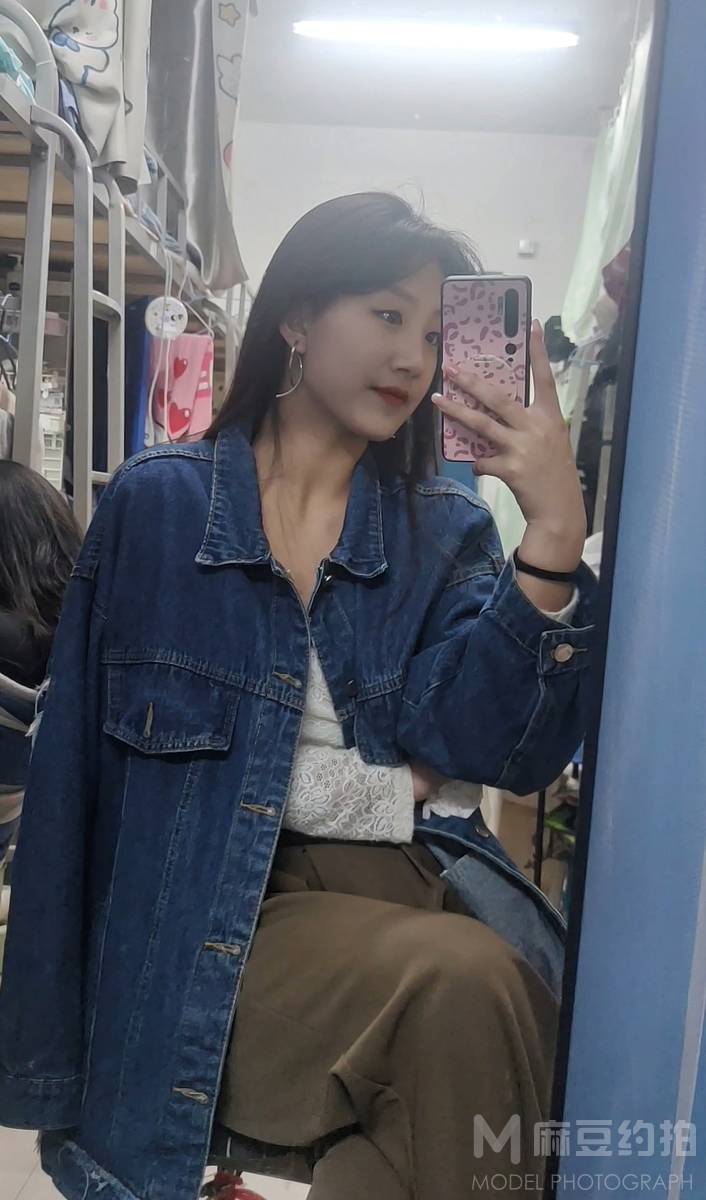 黑白模特