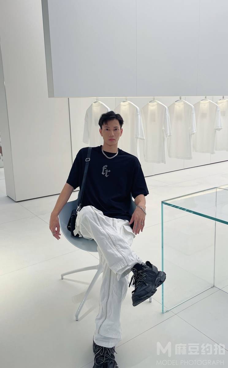 黑白模特