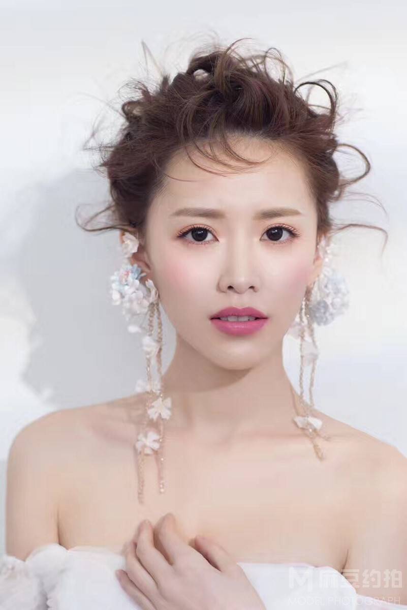妆容模特