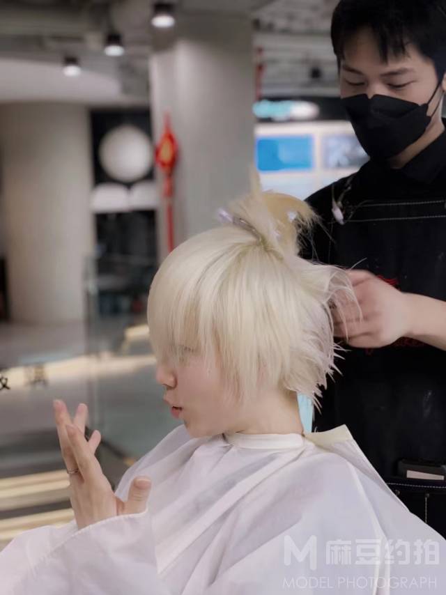 情绪模特