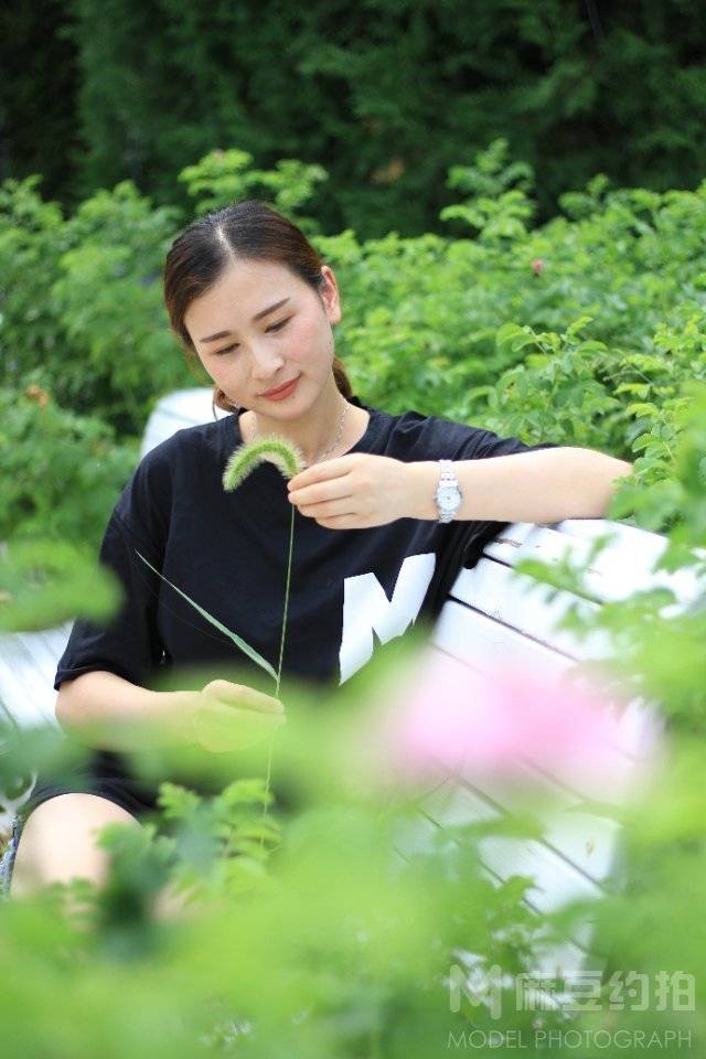 情绪模特