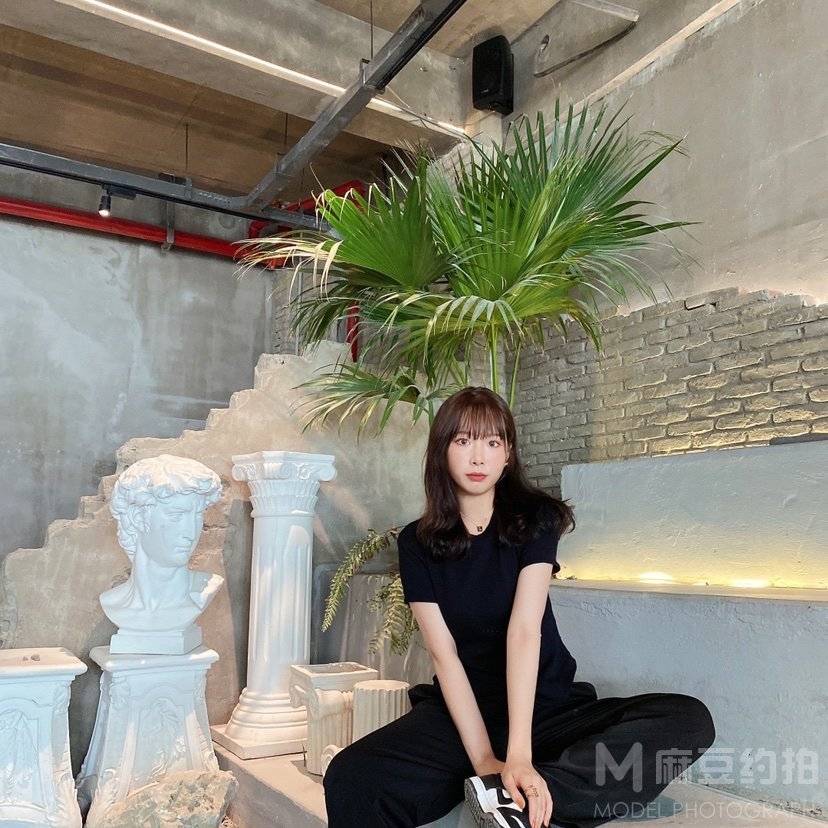 黑白模特