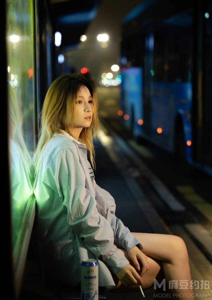 情绪模特